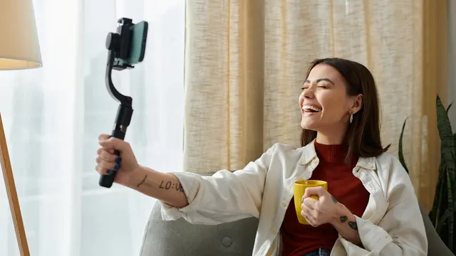 10 Cara Membuat Daily Vlog dengan HP, Cocok untuk Pemula