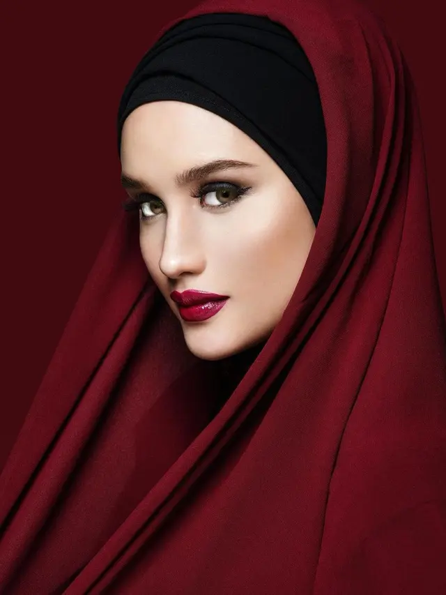 5 Model Hijab Khas Timur Tengah yang Jadi Tren di 2025, Tampil Anggun bak Putri Padang Pasir di Bulan Muharram