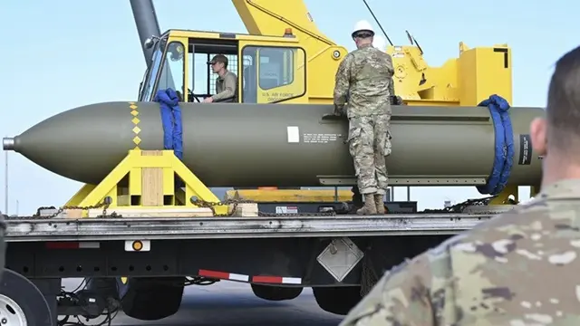 AS Kerahkan Bomber Siluman B-2 ke Guam, Trump Pertimbangkan Dukung Israel Serang Iran