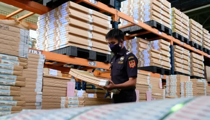 Bea Cukai Bogor Serahkan Tersangka dan 2,5 Juta Batang Rokok Ilegal ke Kejari