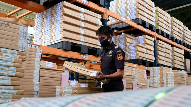 Bea Cukai Bogor Serahkan Tersangka dan 2,5 Juta Batang Rokok Ilegal ke Kejari