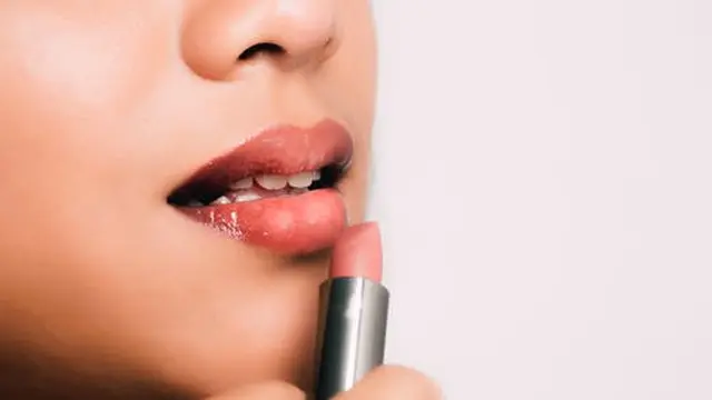 Janji Bibir Lebih Cantik, Tren Lipstik Pakai Spidol Sharpie Jadi Sorotan di Media Sosial