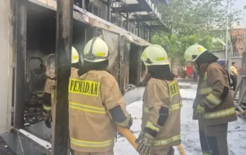 Pabrik Hokben di Ciracas Terbakar, Diduga Akibat Percikan Las