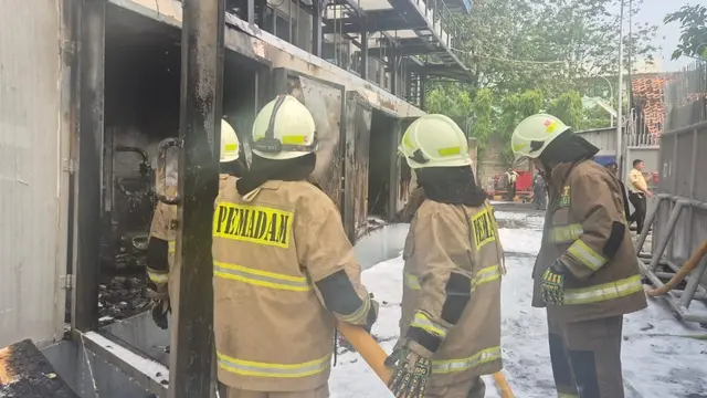 Pabrik Hokben di Ciracas Terbakar, Diduga Akibat Percikan Las