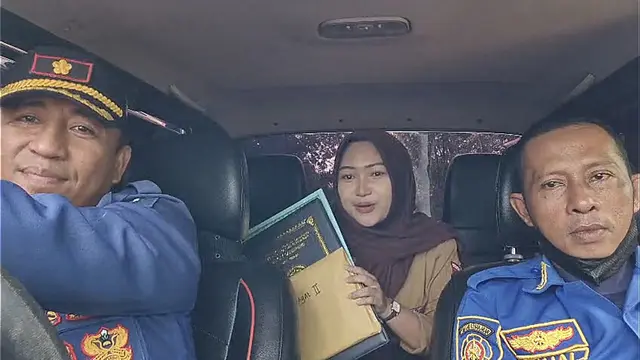 Siswi SMK Minta Bantuan Damkar Ambil Rapor, Cerita Ini Bikin Haru