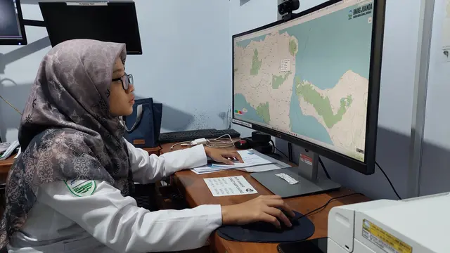 Warga Banyuwangi Diimbau Gunakan Masker, Dampak Abu Vulkanik Gunung Raung Mengarah ke Selatan