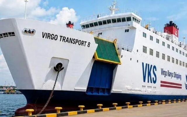 Kapal feri Virgo Transport 8 milik PT Virgo Karya Shipping bersandar di dermaga sebelum kecelakaan di Laut Jawa.